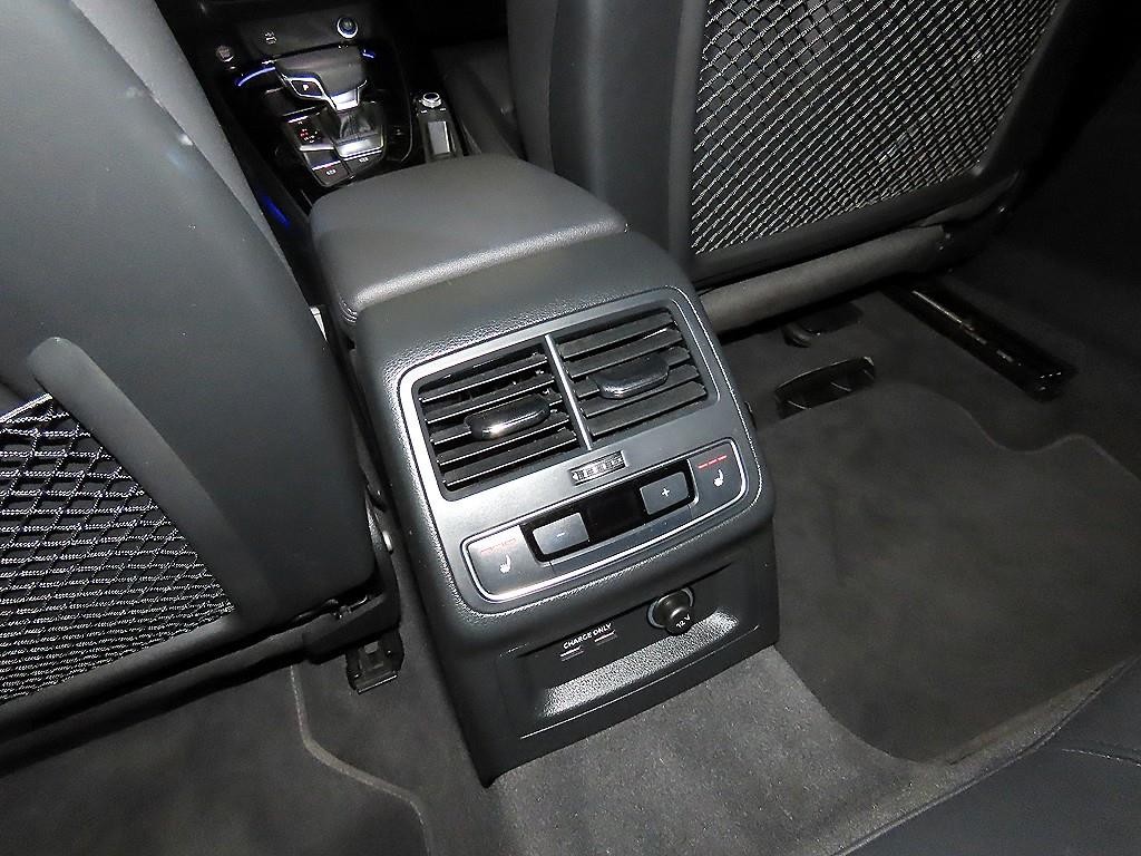 아우디 A5 A5 (F5) 40 TFSI 콰트로 프리미엄 스포트백 이미지 14