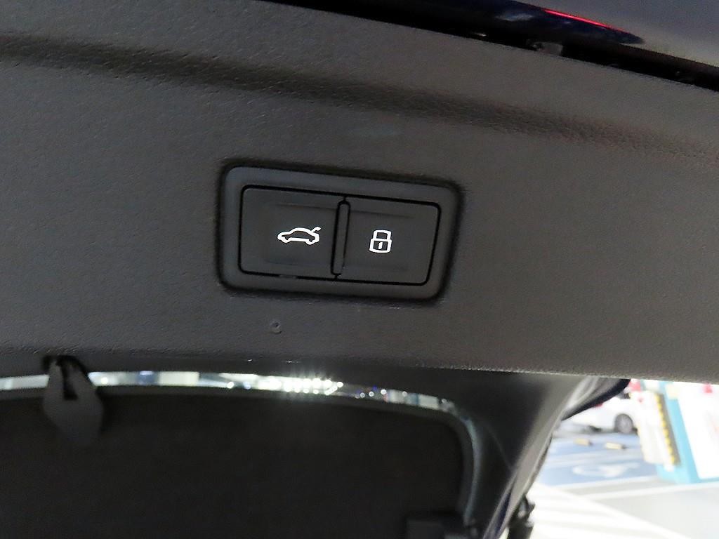 아우디 A5 A5 (F5) 40 TFSI 콰트로 프리미엄 스포트백 이미지 16