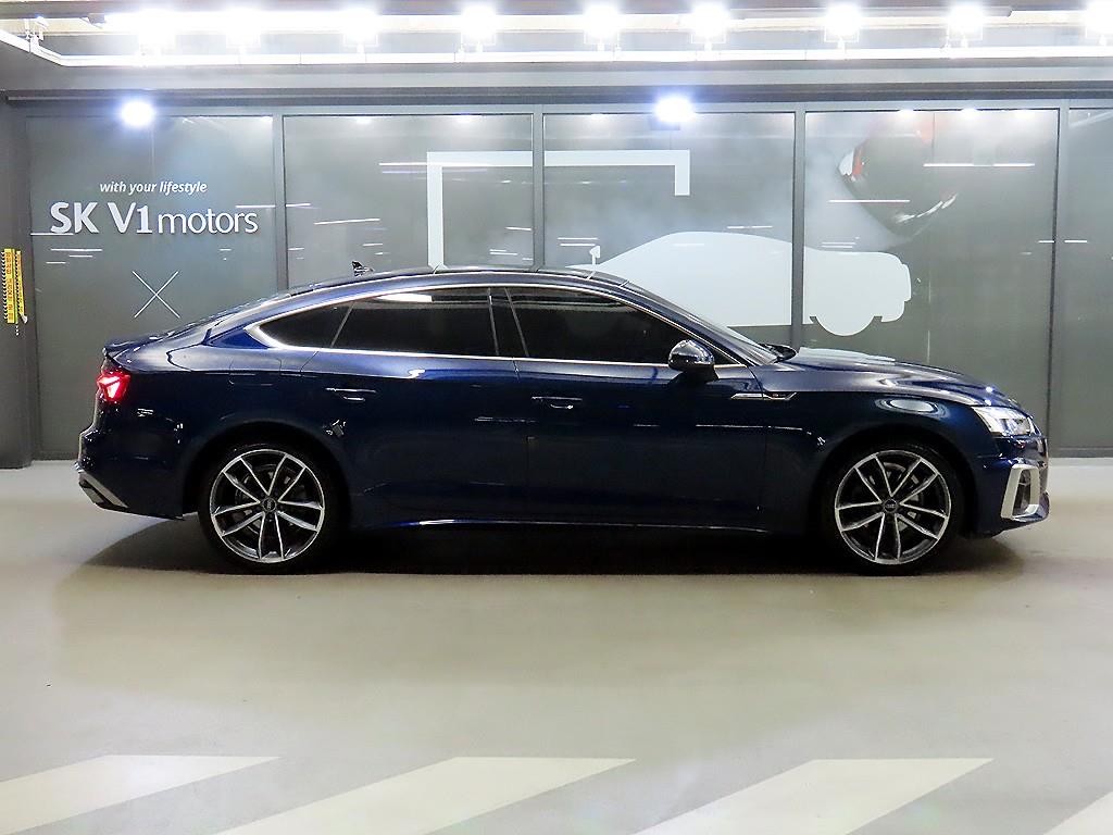 아우디 A5 A5 (F5) 40 TFSI 콰트로 프리미엄 스포트백 이미지 3