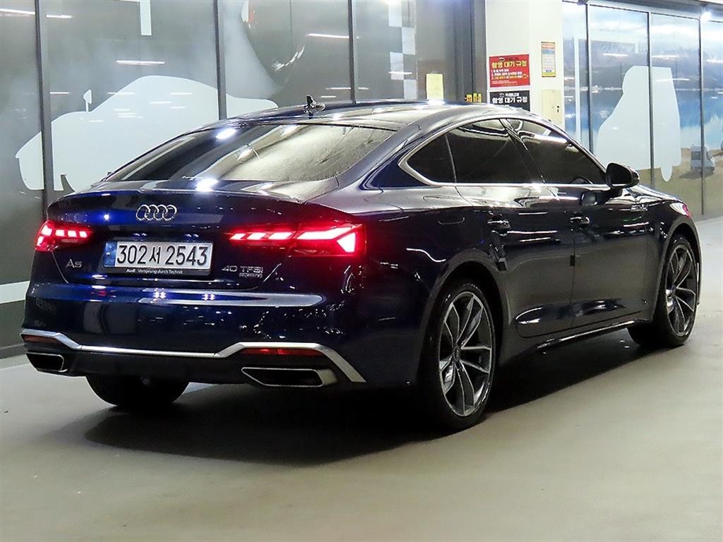 아우디 A5 A5 (F5) 40 TFSI 콰트로 프리미엄 스포트백 이미지 4