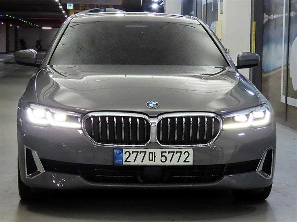 BMW 5시리즈 5시리즈 (G30) 520i 럭셔리 이미지 2
