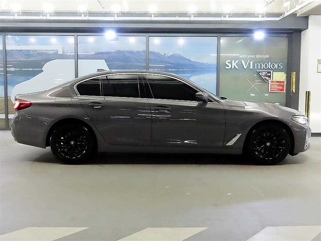 BMW 5시리즈 5시리즈 (G30) 520i 럭셔리 이미지 3