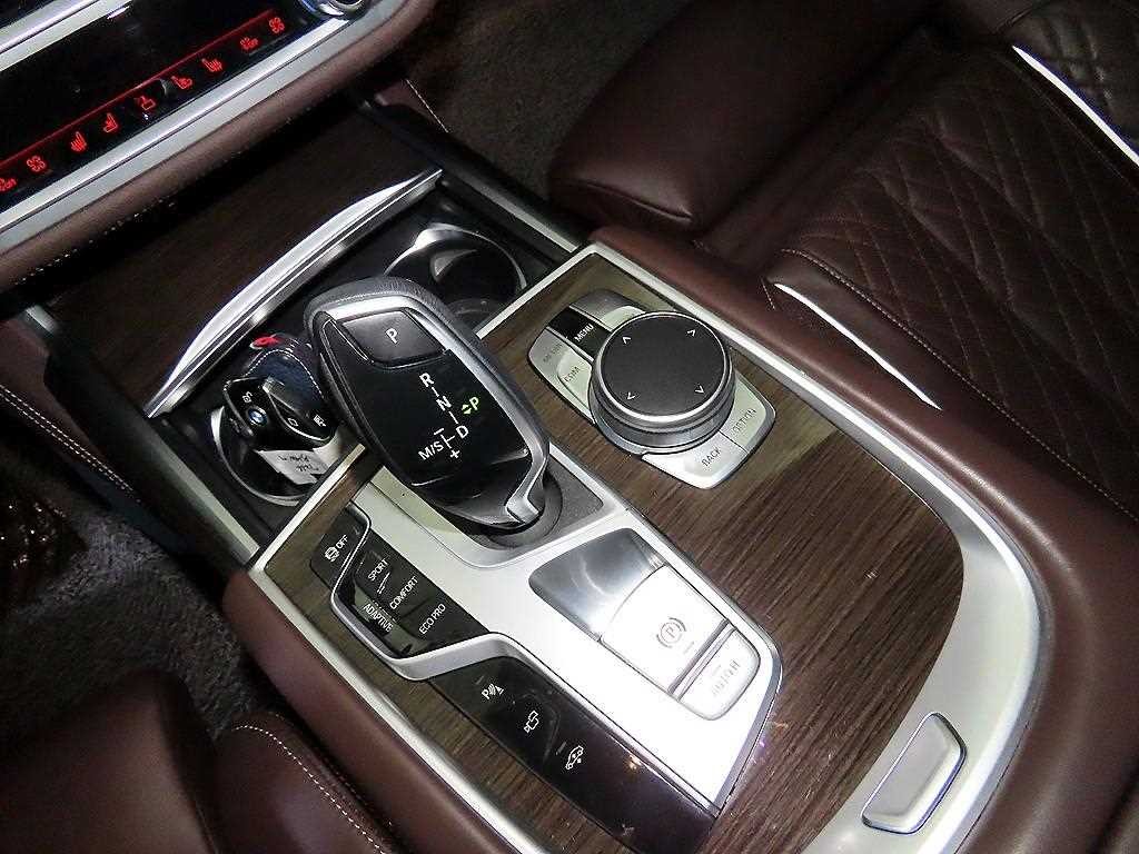 BMW 7시리즈 7시리즈 (G11) 740d xDrive 디자인 퓨어 엑설런스 이미지 11