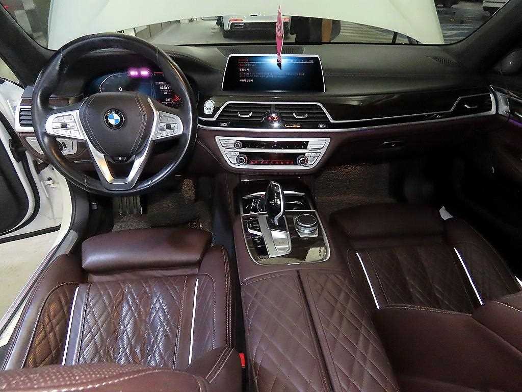 BMW 7시리즈 7시리즈 (G11) 740d xDrive 디자인 퓨어 엑설런스 이미지 9