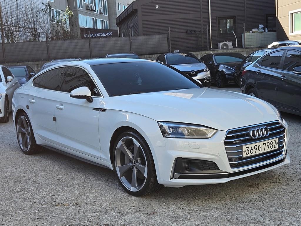 아우디 A5 A5 (F5) 45 TFSI 콰트로 프리미엄 스포트백 이미지 2