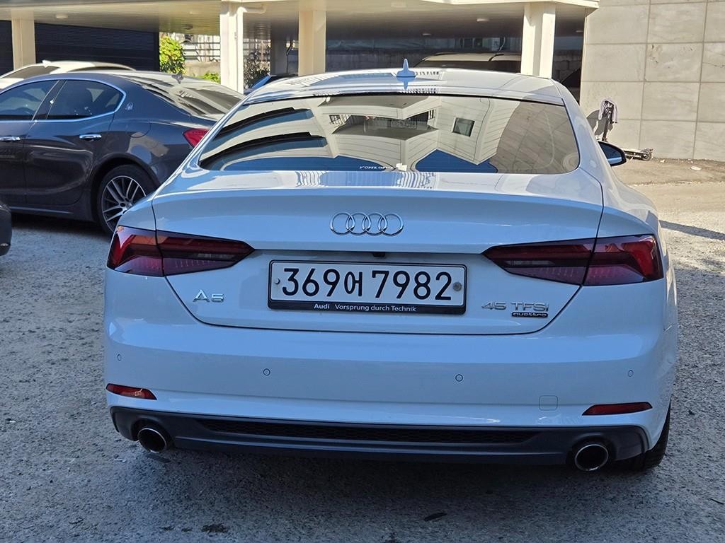 아우디 A5 A5 (F5) 45 TFSI 콰트로 프리미엄 스포트백 이미지 4