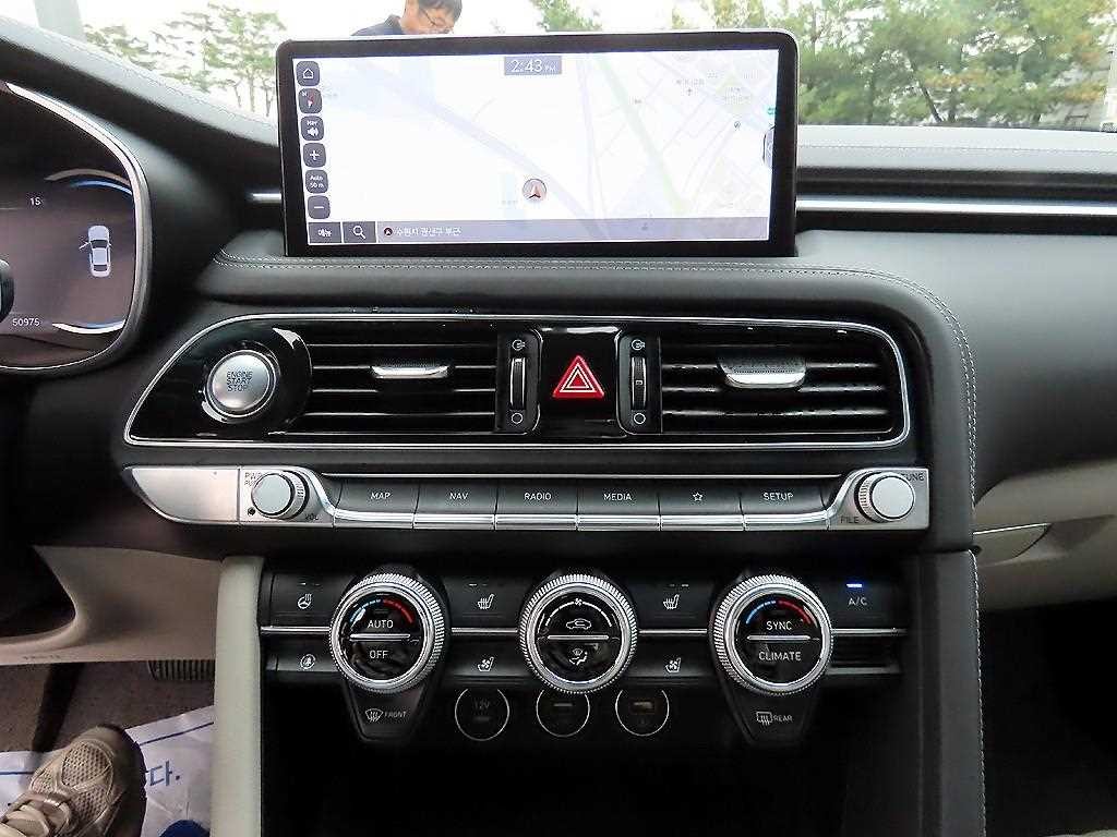 제네시스 G70 더 뉴 G70 가솔린 2.0T 4WD 기본형 이미지 12