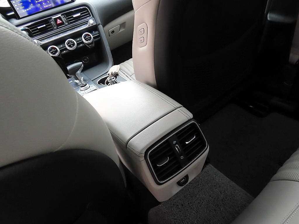 제네시스 G70 더 뉴 G70 가솔린 2.0T 4WD 기본형 이미지 16