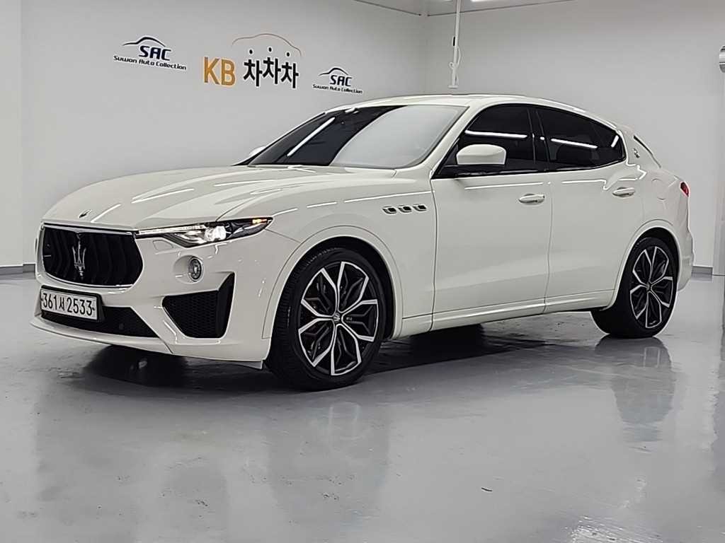 마세라티 르반떼 3.8 GTS AWD 이미지 1