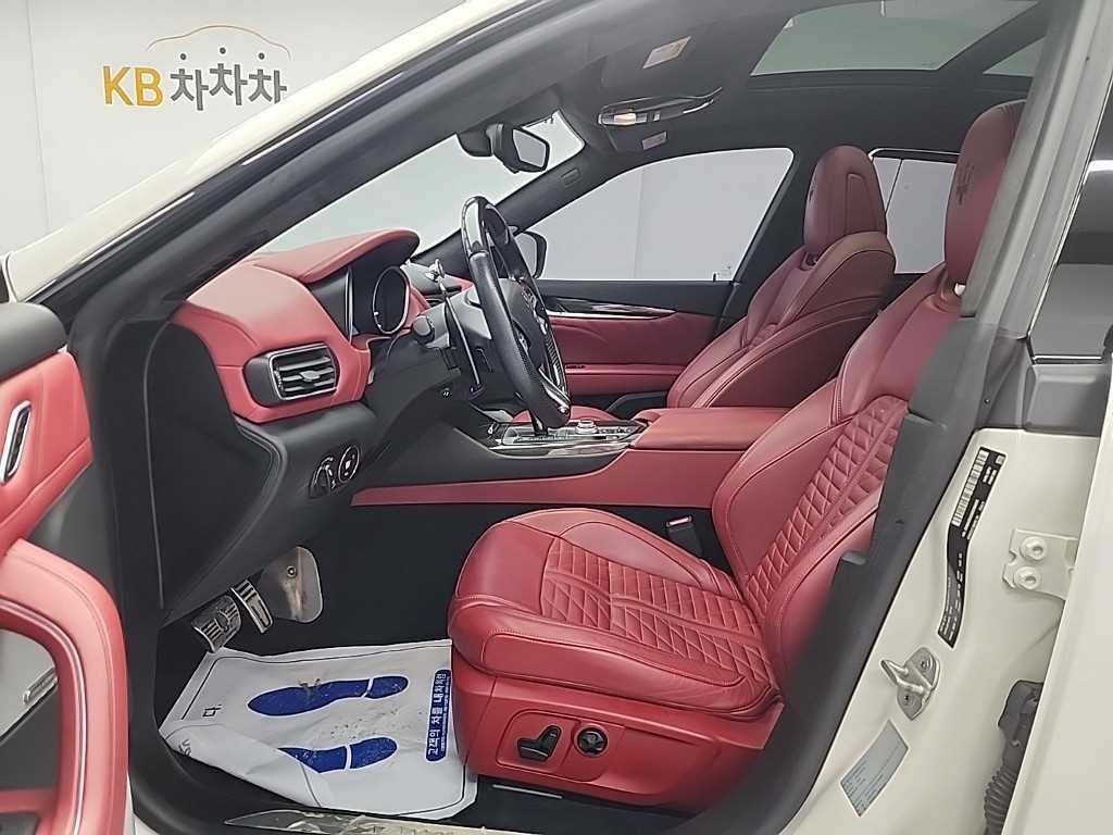 마세라티 르반떼 3.8 GTS AWD 이미지 11