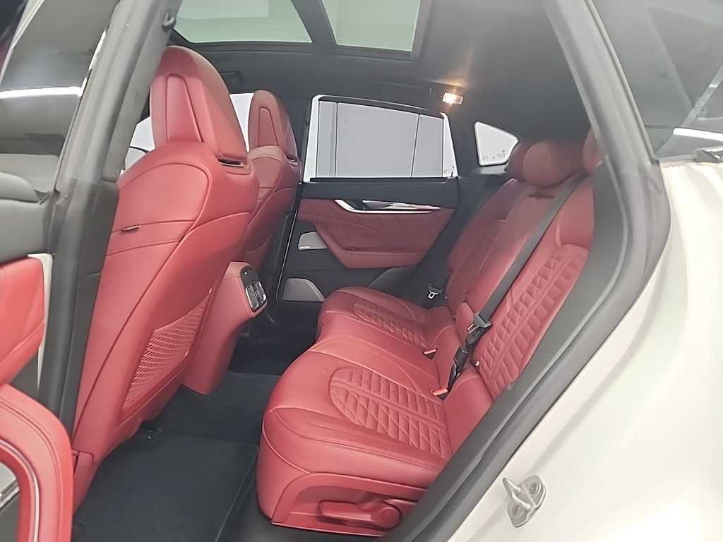 마세라티 르반떼 3.8 GTS AWD 이미지 12