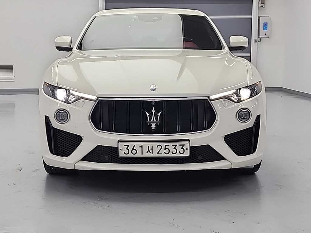 마세라티 르반떼 3.8 GTS AWD 이미지 2
