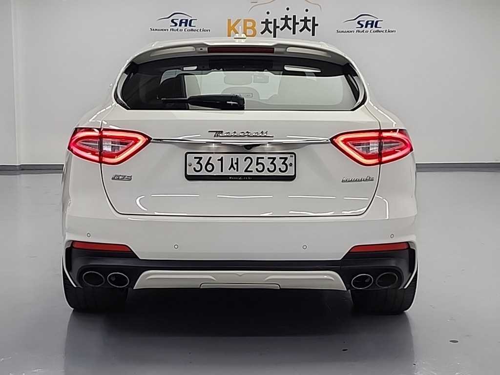 마세라티 르반떼 3.8 GTS AWD 이미지 3