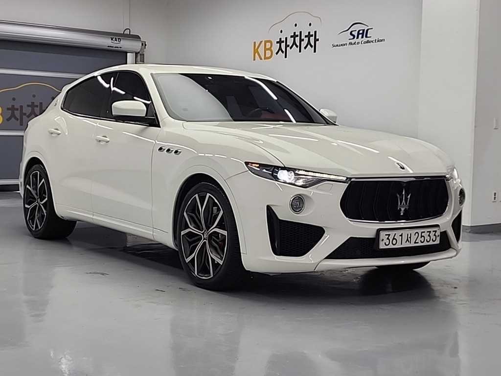 마세라티 르반떼 3.8 GTS AWD 이미지 4