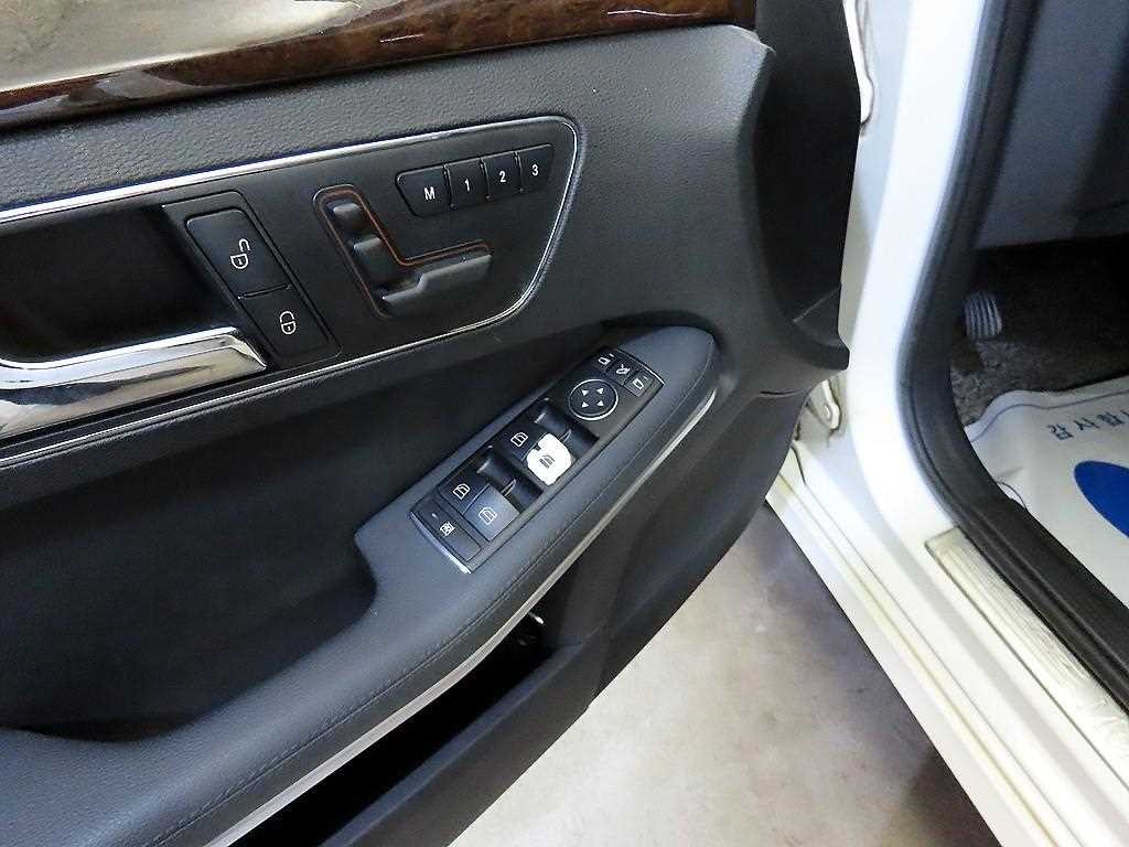 벤츠 E 클래스 E-클래스 W212 E200 CGI 아방가르드 이미지 13