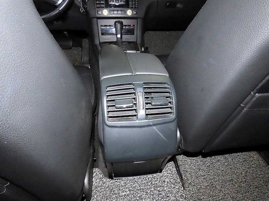벤츠 E 클래스 E-클래스 W212 E200 CGI 아방가르드 이미지 17