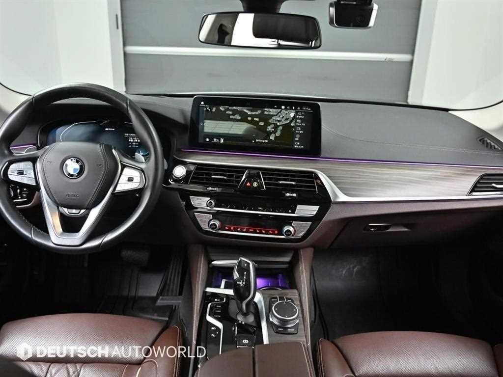 BMW 5시리즈 5시리즈 (G30) 530e M 스포츠 이미지 7