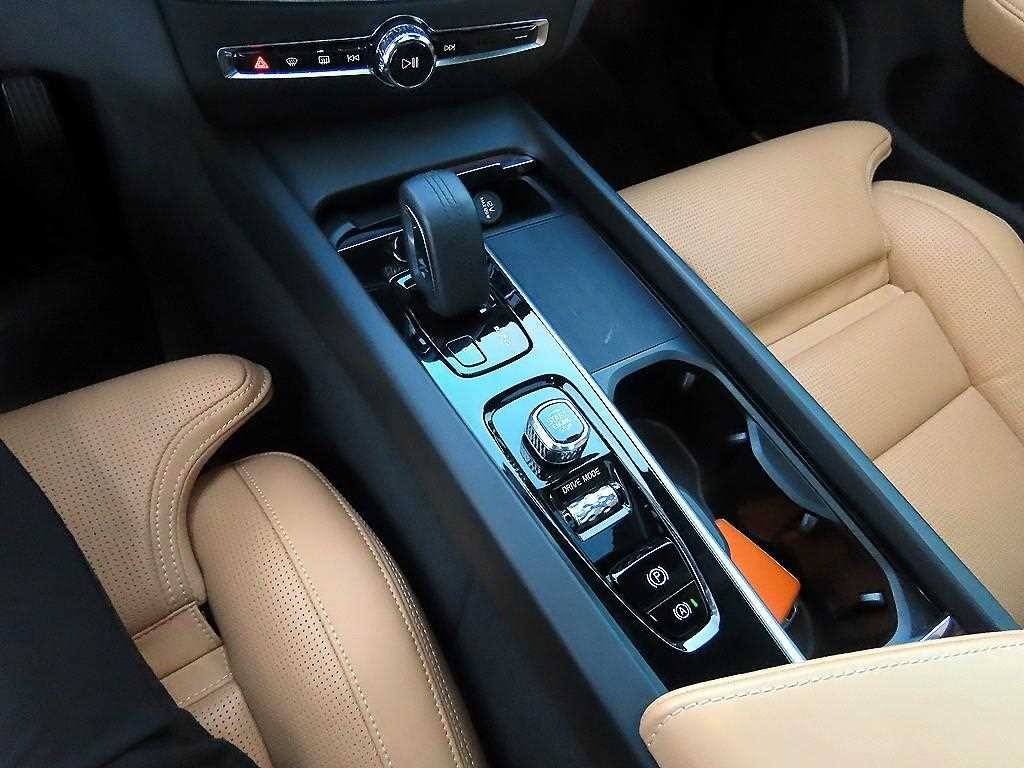 볼보 V60 V60 크로스 컨트리 2세대 2.0 B5 프로 AWD 이미지 11