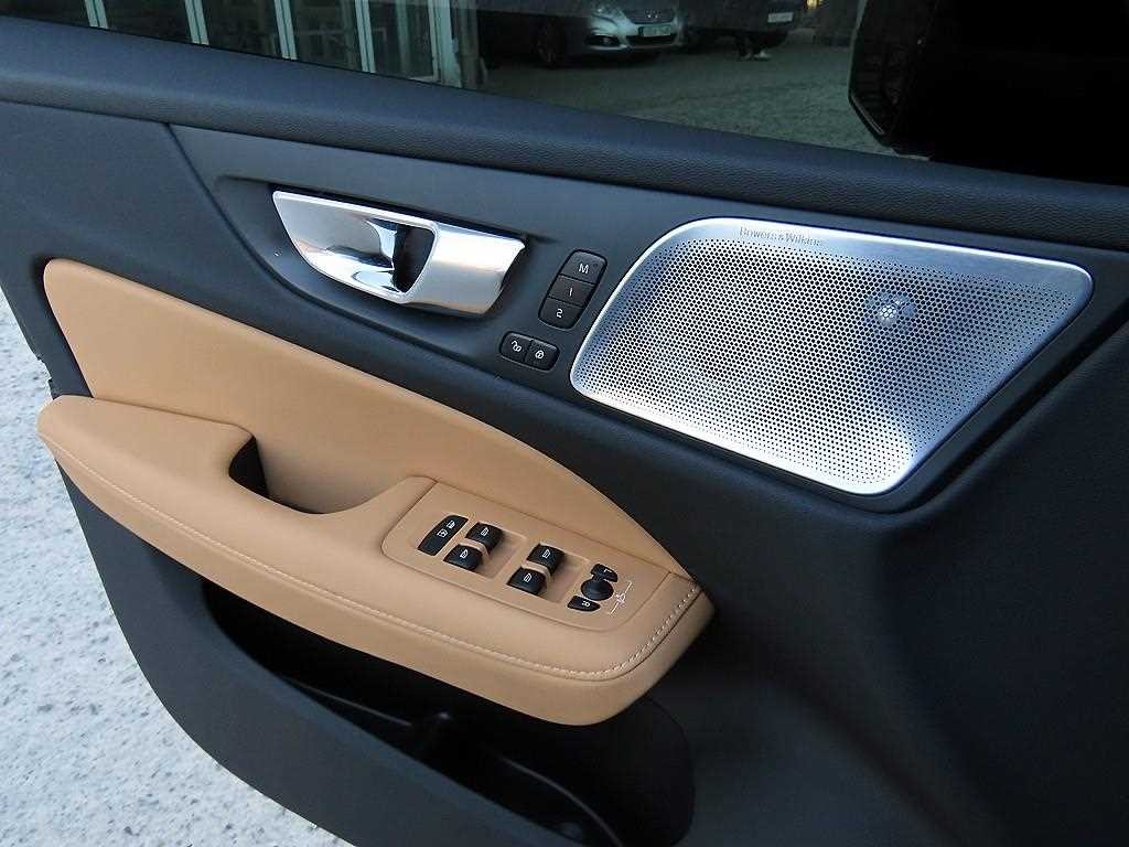 볼보 V60 V60 크로스 컨트리 2세대 2.0 B5 프로 AWD 이미지 12