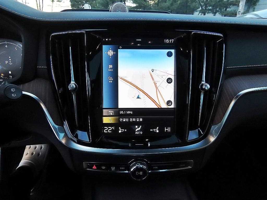 볼보 V60 V60 크로스 컨트리 2세대 2.0 B5 프로 AWD 이미지 13