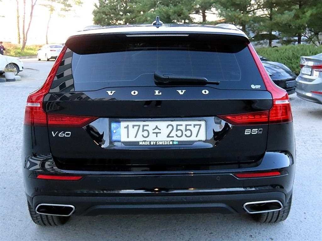 볼보 V60 V60 크로스 컨트리 2세대 2.0 B5 프로 AWD 이미지 4