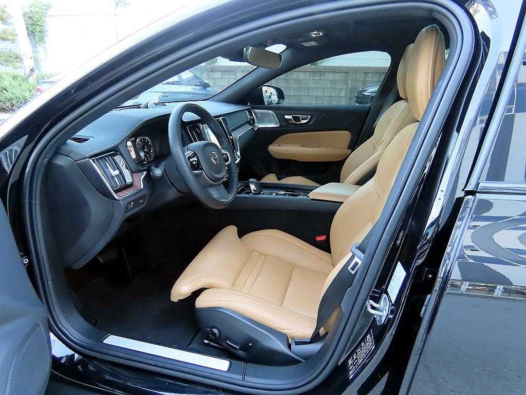 볼보 V60 V60 크로스 컨트리 2세대 2.0 B5 프로 AWD 이미지 5