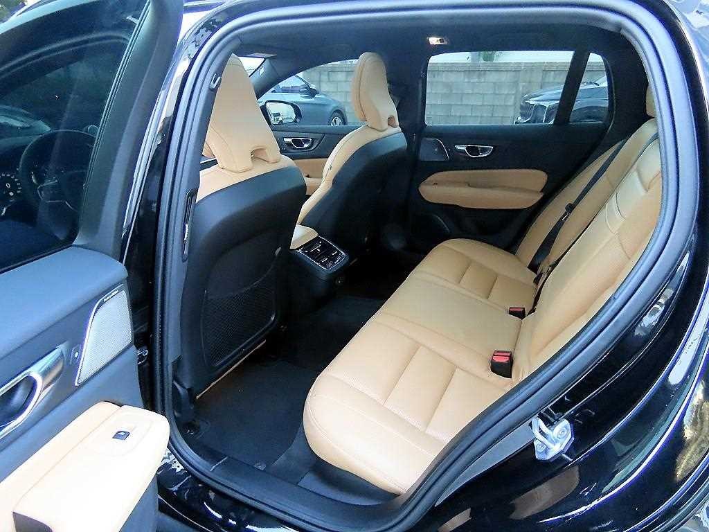 볼보 V60 V60 크로스 컨트리 2세대 2.0 B5 프로 AWD 이미지 6