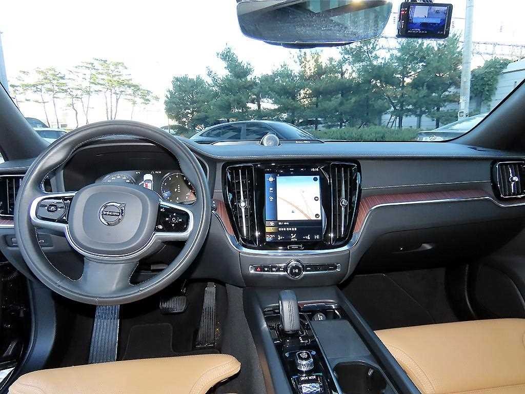 볼보 V60 V60 크로스 컨트리 2세대 2.0 B5 프로 AWD 이미지 7