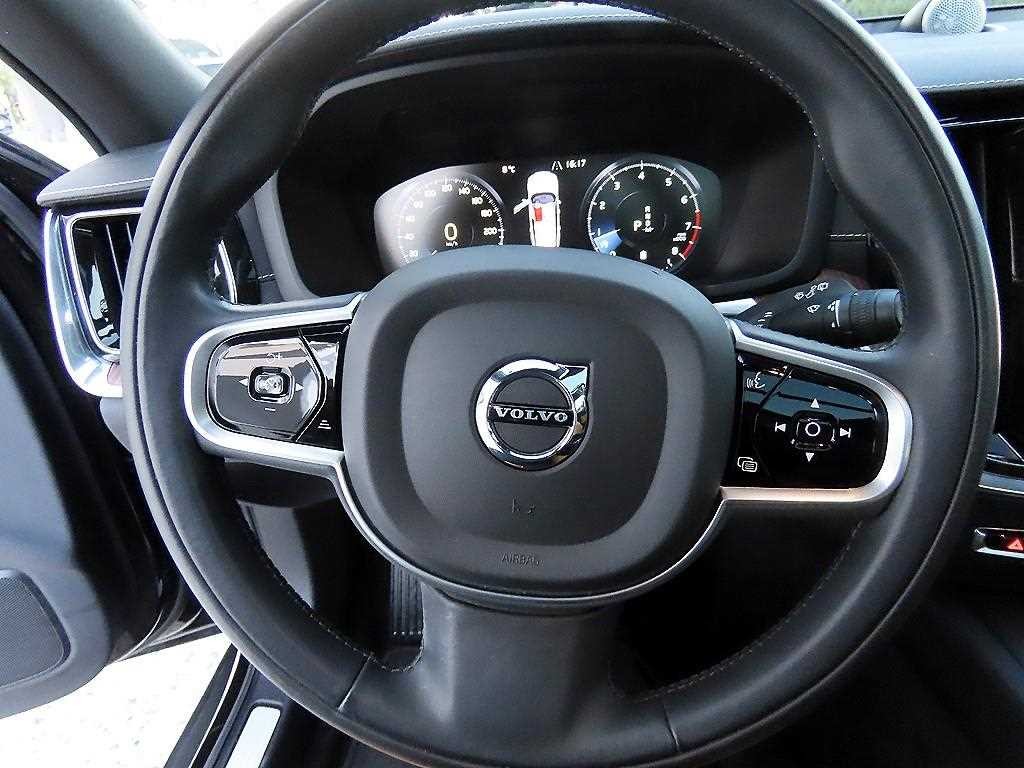 볼보 V60 V60 크로스 컨트리 2세대 2.0 B5 프로 AWD 이미지 8