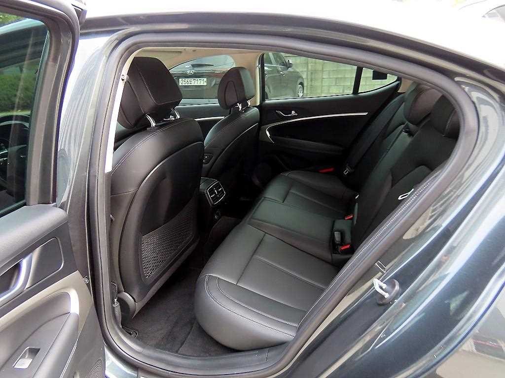 제네시스 G70 더 뉴 G70 디젤 2.2D 4WD 기본형 이미지 6