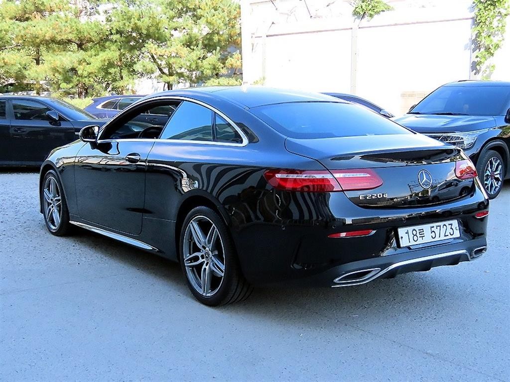 벤츠 E 클래스 E-클래스 W213 E220d 쿠페 이미지 3