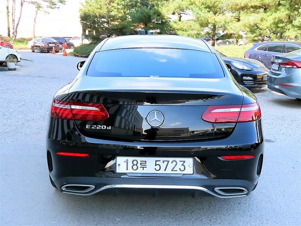 벤츠 E 클래스 E-클래스 W213 E220d 쿠페 이미지 4