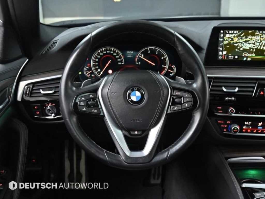 BMW 5시리즈 5시리즈 (G30) 520d M 스포츠 플러스 이미지 13