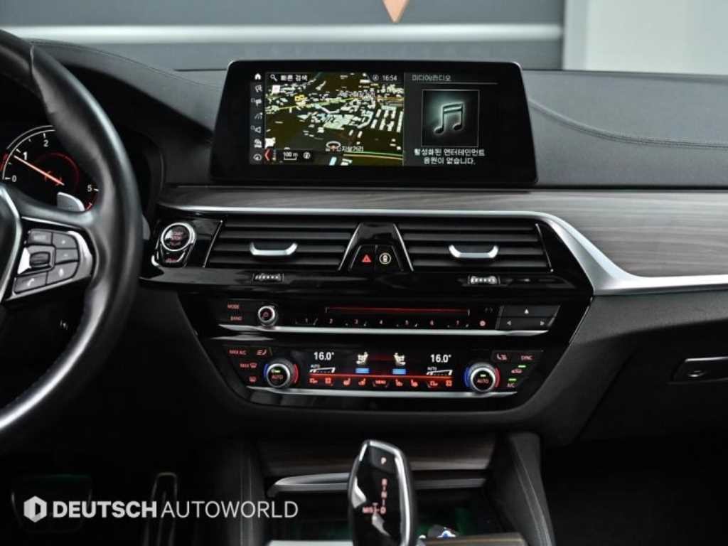 BMW 5시리즈 5시리즈 (G30) 520d M 스포츠 플러스 이미지 14