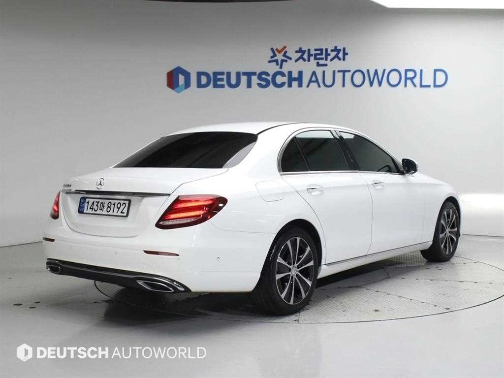 벤츠 E 클래스 E-클래스 W213 E220d 아방가르드 이미지 2