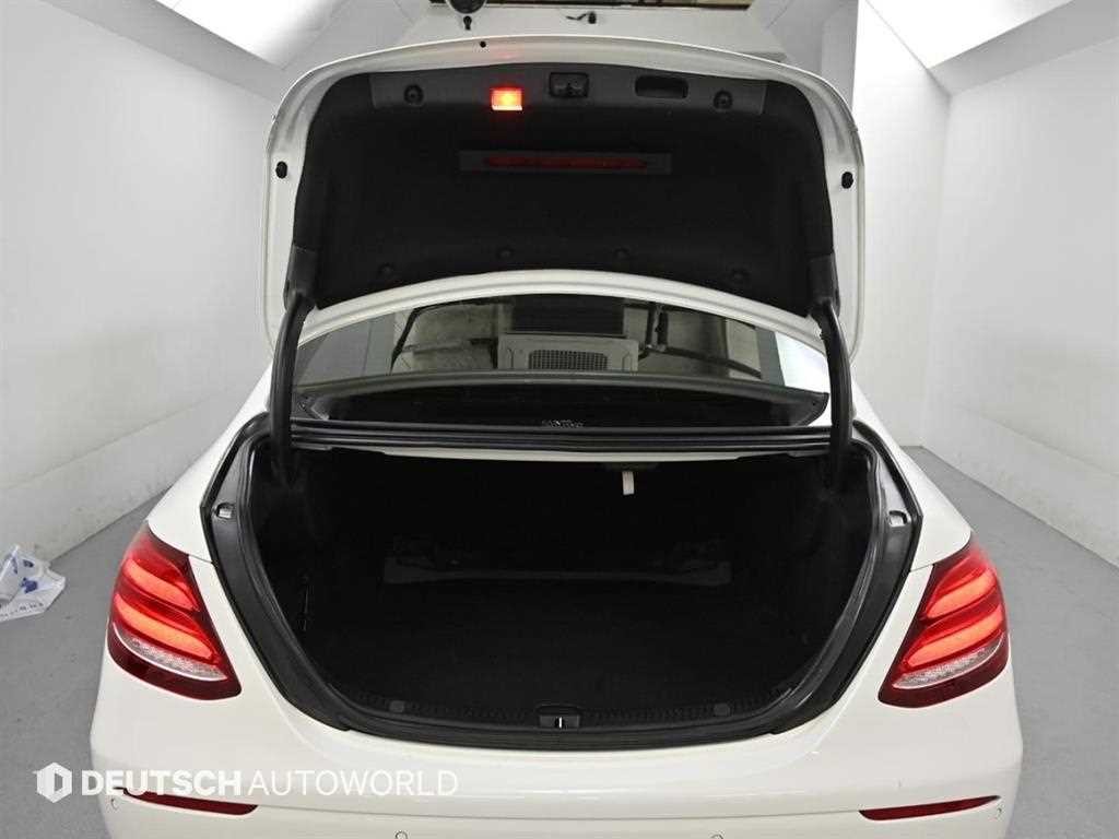 벤츠 E 클래스 E-클래스 W213 E220d 아방가르드 이미지 20