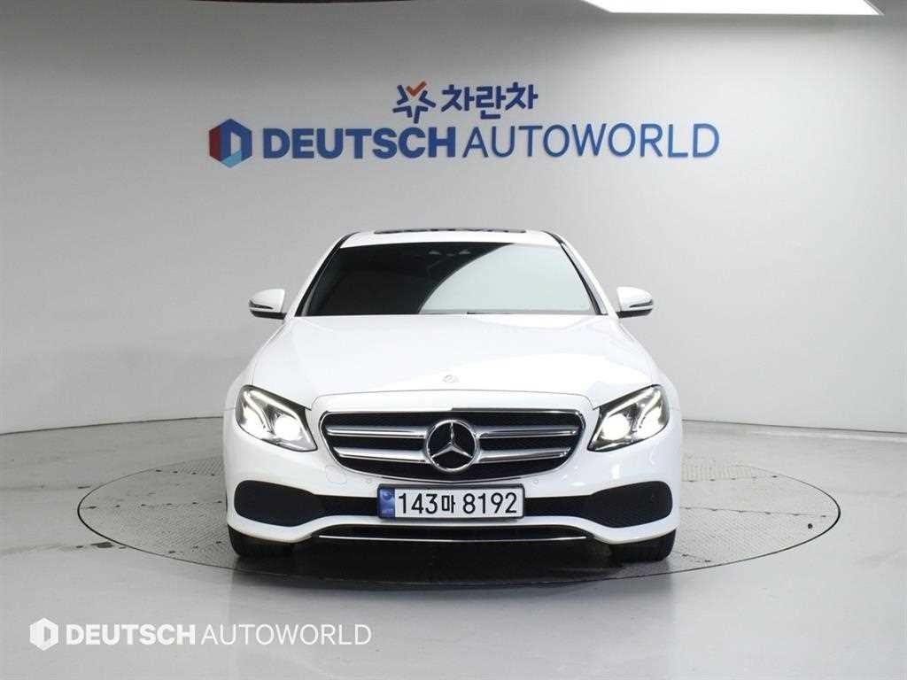 벤츠 E 클래스 E-클래스 W213 E220d 아방가르드 이미지 3