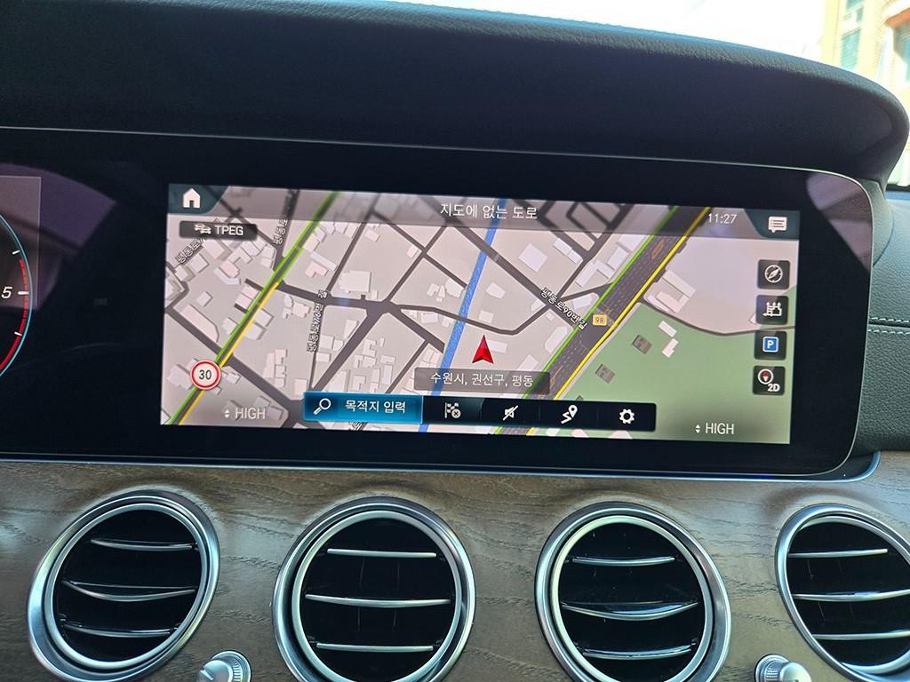 벤츠 E 클래스 E-클래스 W213 E220d 4MATIC 익스클루시브 이미지 16