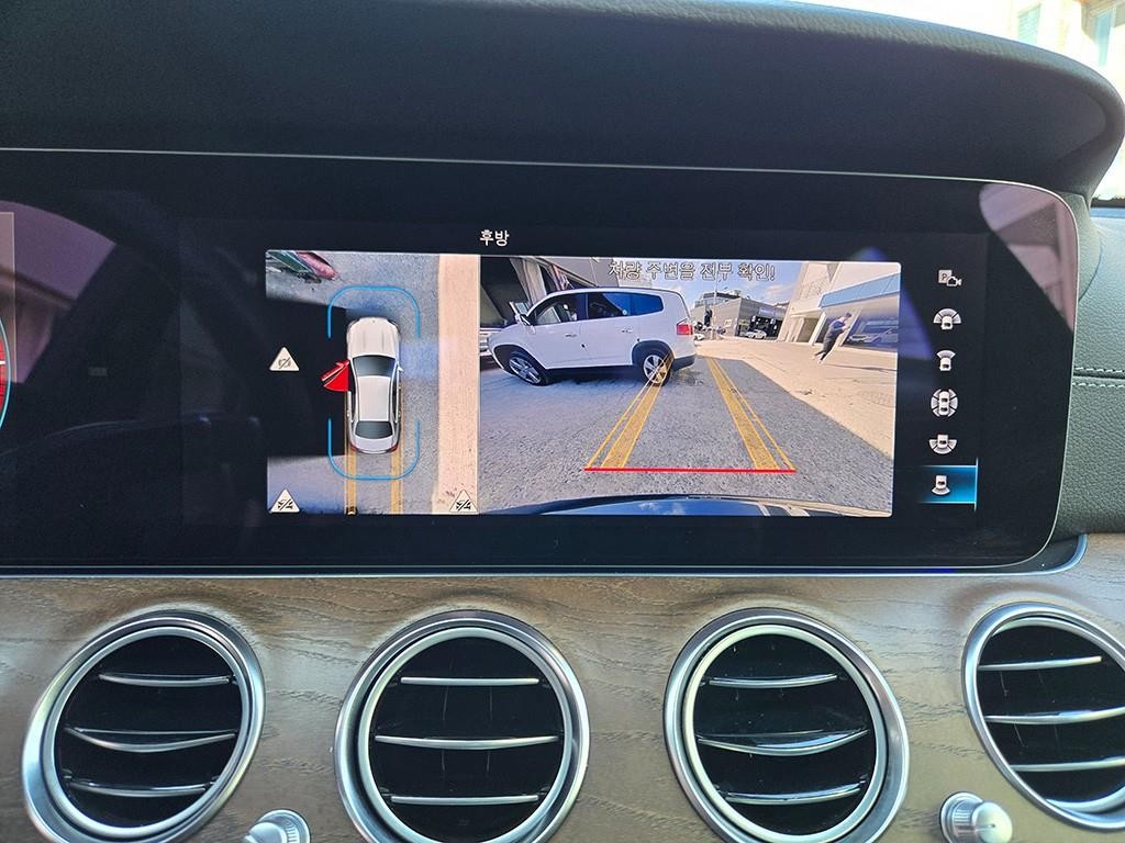 벤츠 E 클래스 E-클래스 W213 E220d 4MATIC 익스클루시브 이미지 17