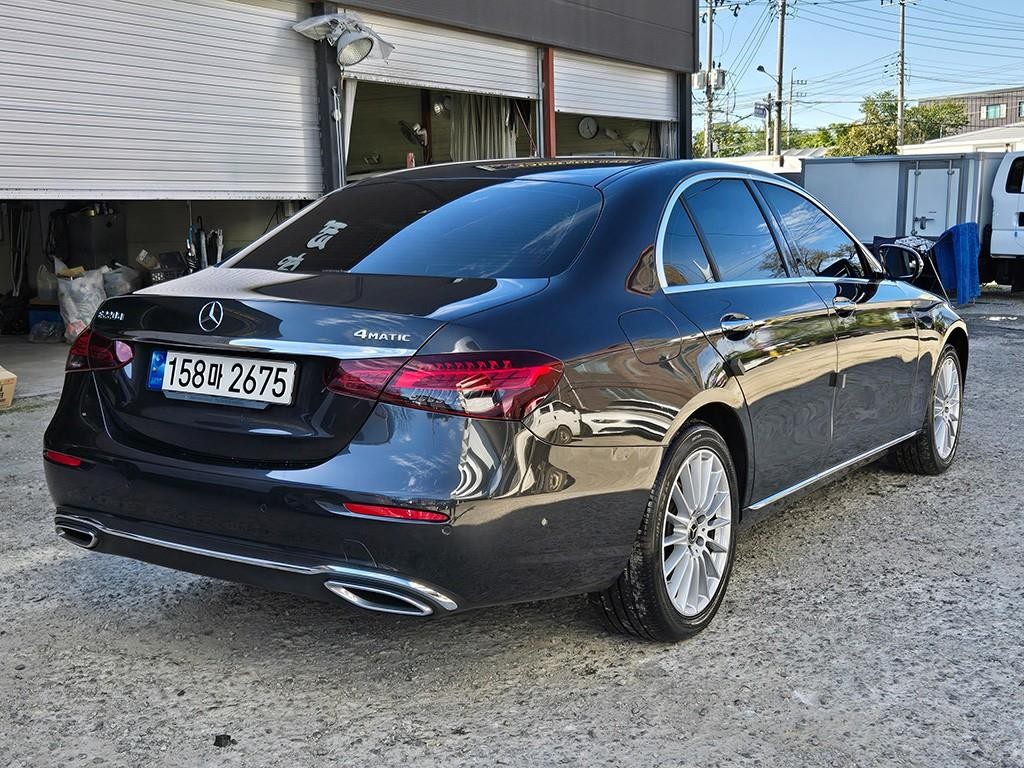 벤츠 E 클래스 E-클래스 W213 E220d 4MATIC 익스클루시브 이미지 3
