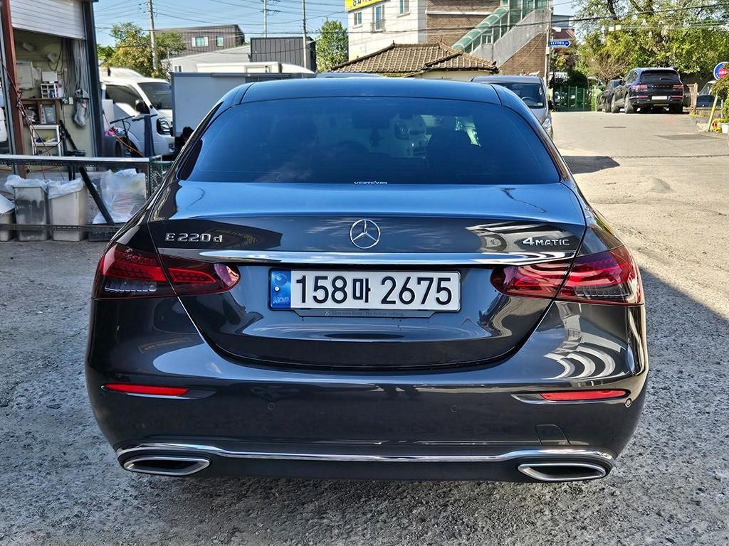 벤츠 E 클래스 E-클래스 W213 E220d 4MATIC 익스클루시브 이미지 4
