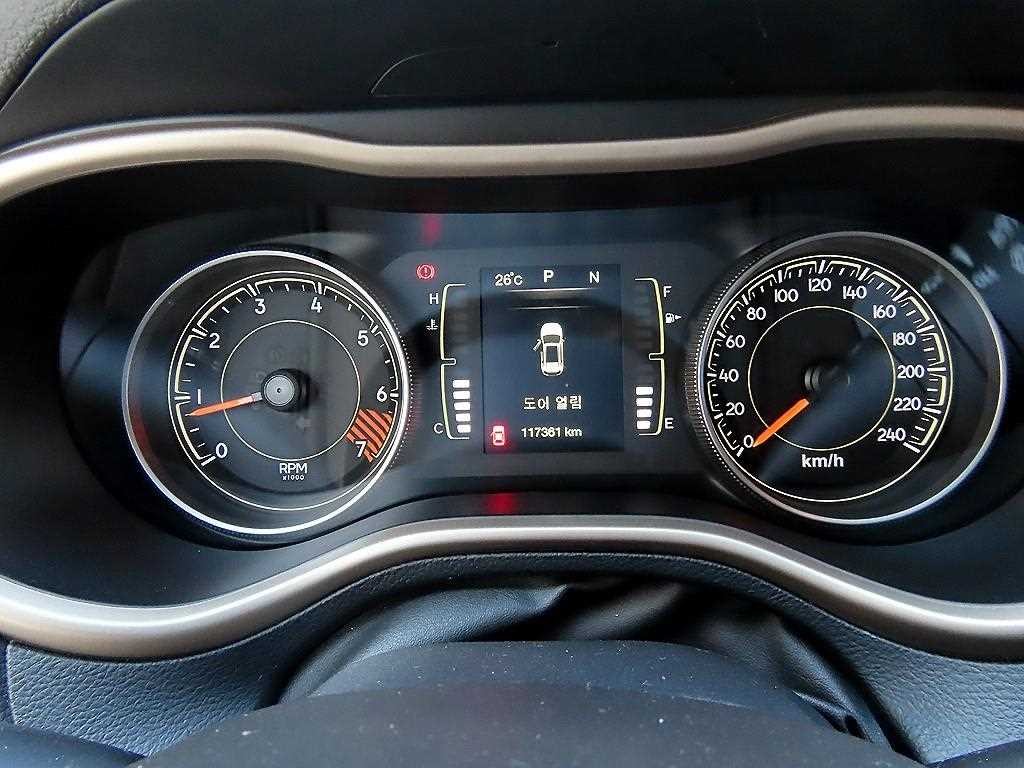 지프 체로키 체로키(KL) 2.4 론지튜드 AWD 이미지 9