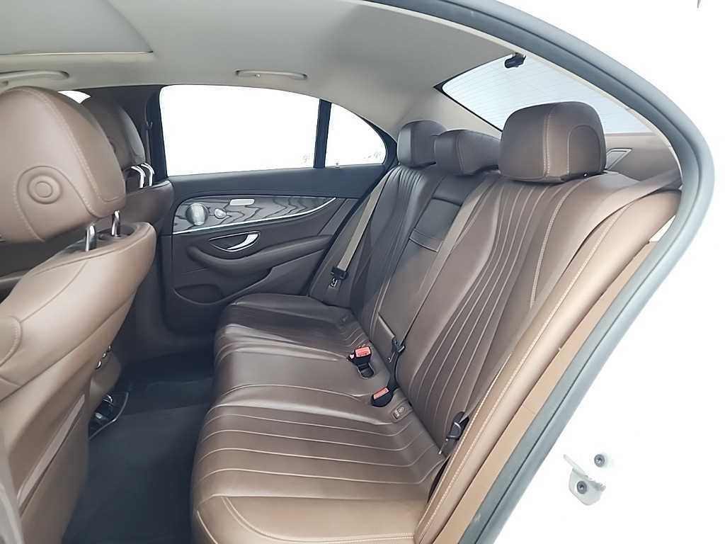 벤츠 E 클래스 E-클래스 W213 E300 아방가르드 이미지 12