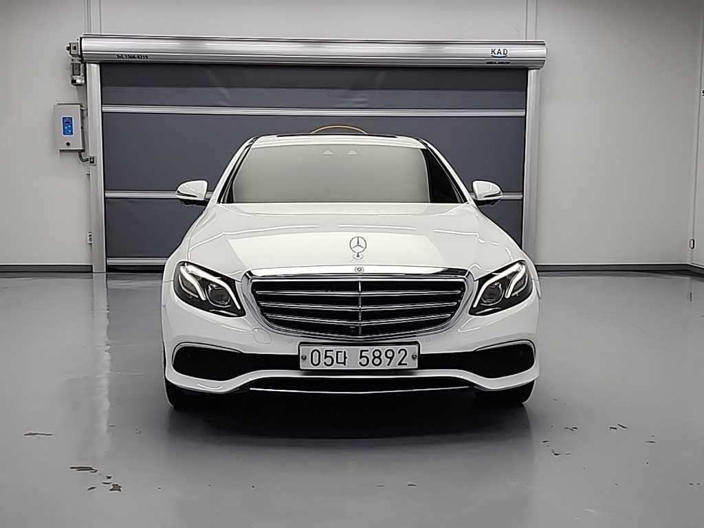벤츠 E 클래스 E-클래스 W213 E300 아방가르드 이미지 2
