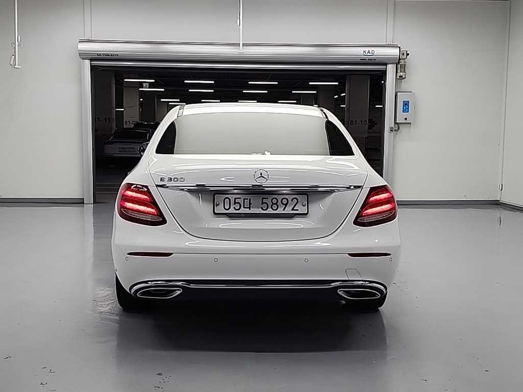 벤츠 E 클래스 E-클래스 W213 E300 아방가르드 이미지 3