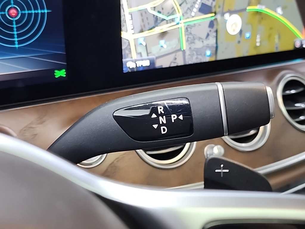 벤츠 E 클래스 E-클래스 W213 E300 아방가르드 이미지 8