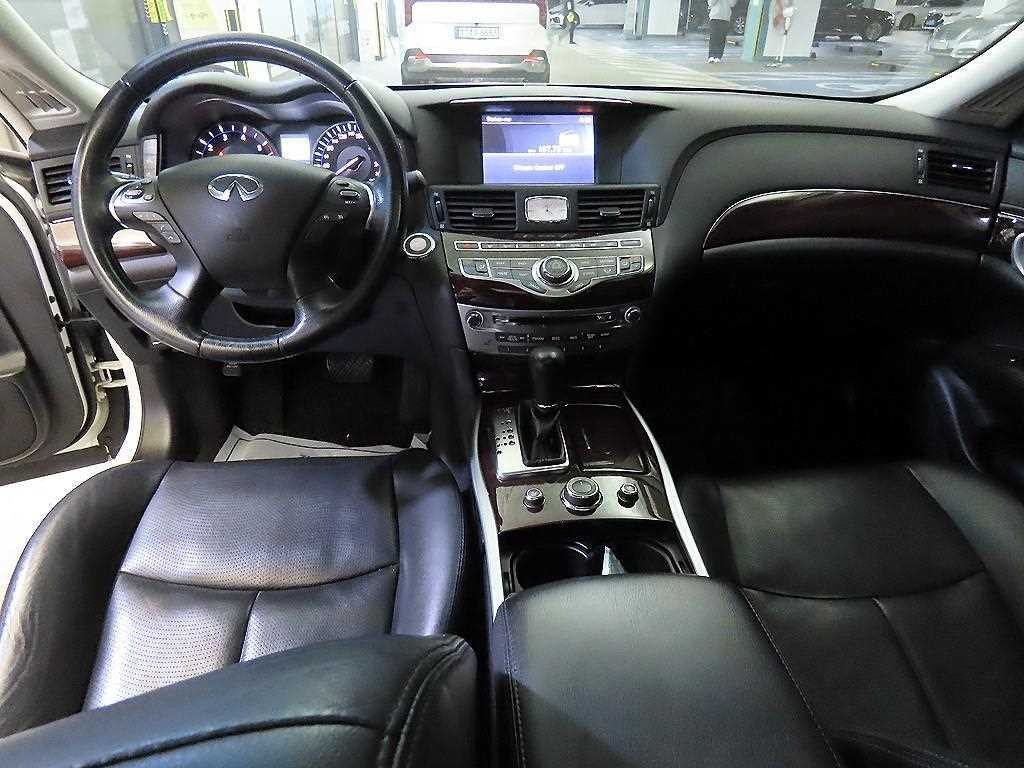 인피니티 Q Q70 3.0D 이미지 10