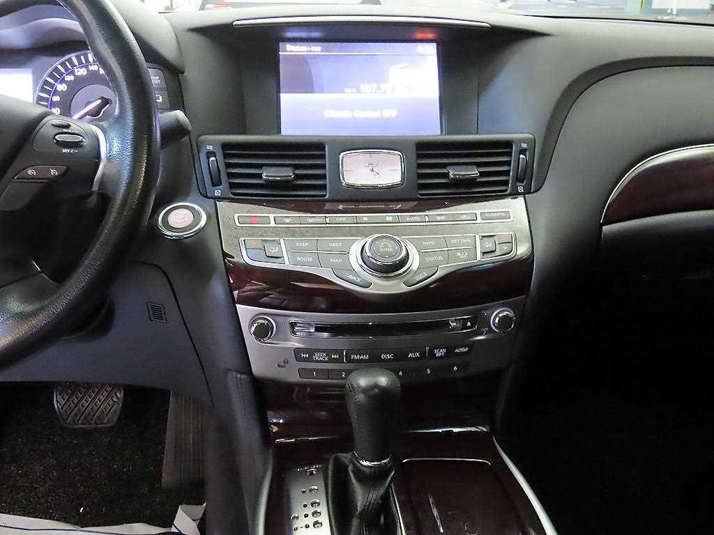 인피니티 Q Q70 3.0D 이미지 11