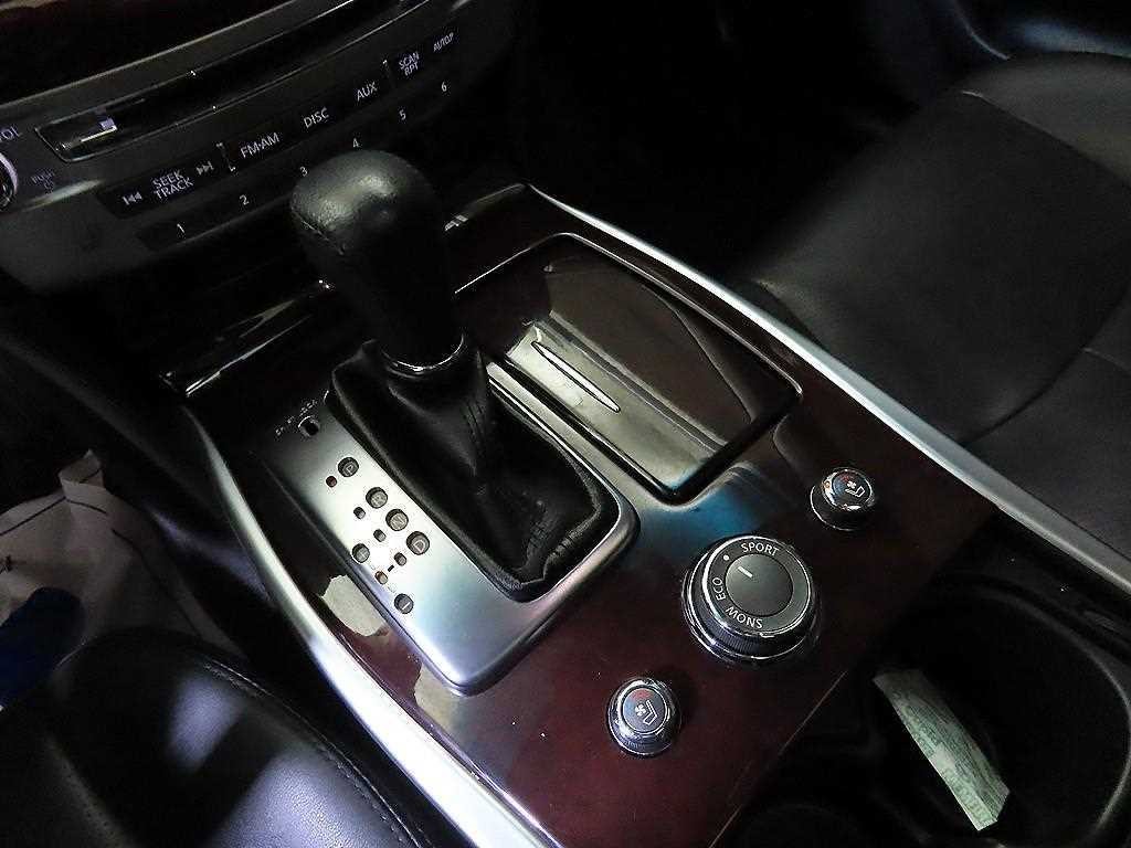 인피니티 Q Q70 3.0D 이미지 12