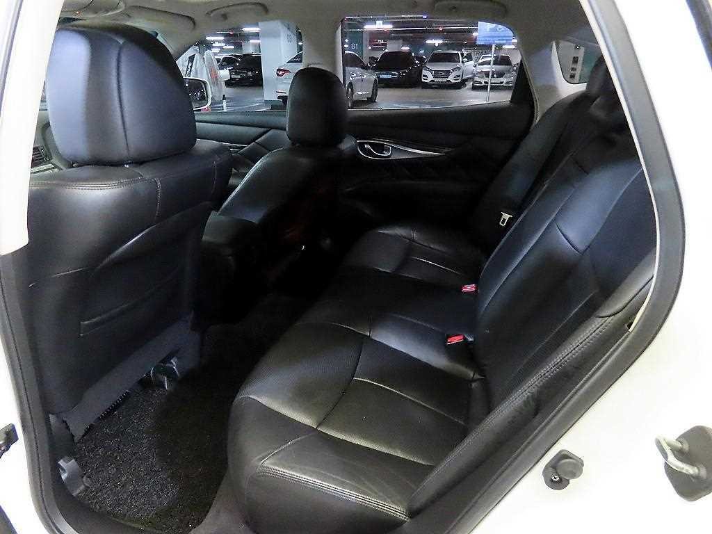 인피니티 Q Q70 3.0D 이미지 7